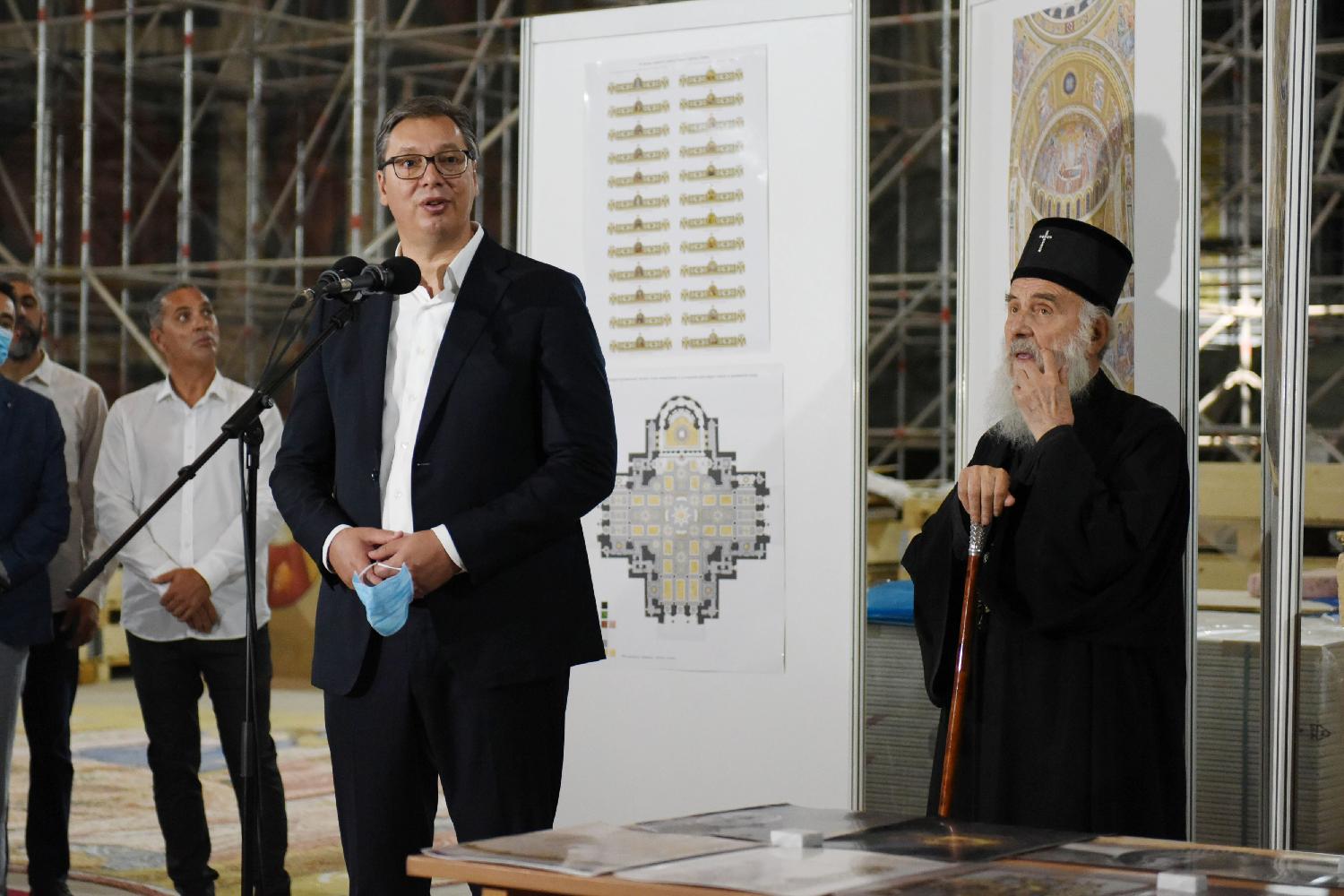 Predsednik države u 21. veku ide u crkvu da se pomoli pred važan put: Da li je Vučić doživeo versko otkrovenje? 10