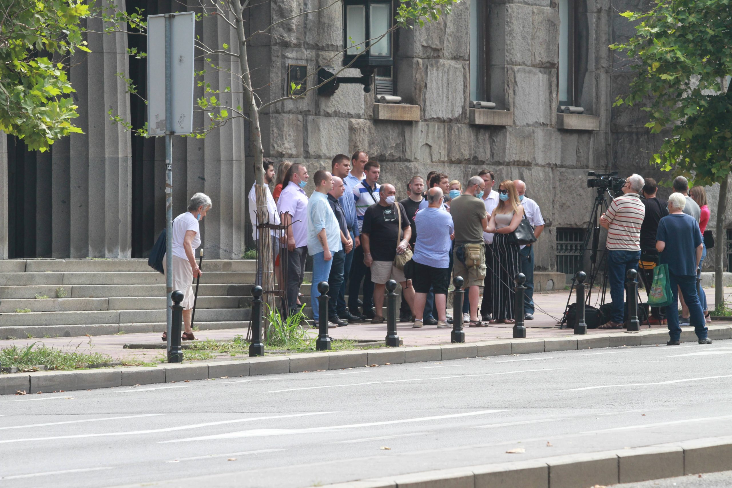 "Pumpaj" i crvena šaka na prostorijama SRS u Zemunu 1