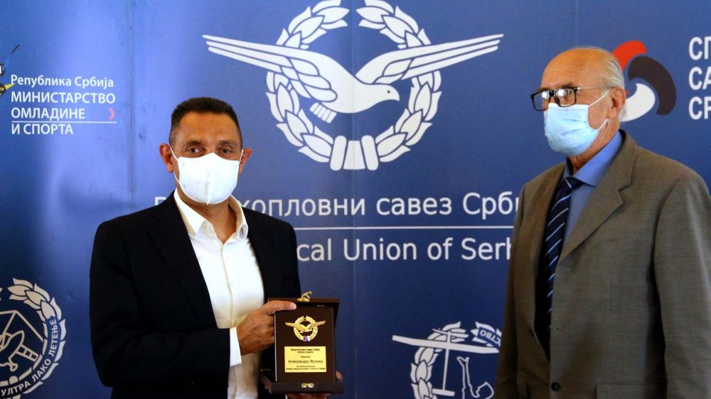 Vulinu dodeljena i Zlatna plaketa za lični doprinos razvoju vazduhoplovnog sporta 1