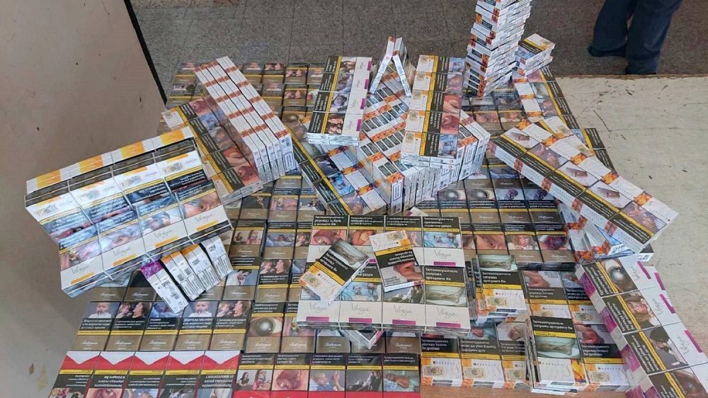 Carinici zaplenili oko 700 paklica cigareta 1