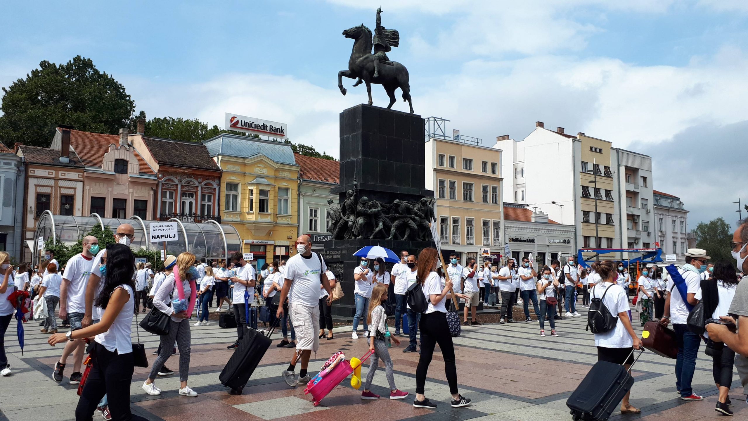Turistički radnici na trgovima Beograda, Novog Sada, Niša i Kragujevca apelovali za spas 1
