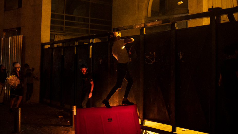 Policija upotrebila suzavac protiv demonstranata u Bejrutu (FOTO) 2