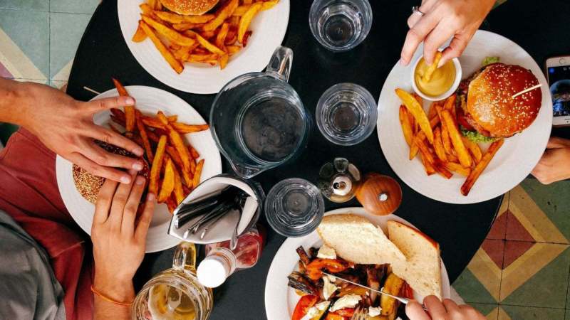 Sanitarna i veterinarska inspekcija poslate u novosadski restoran zbog sumnje na epidemiju trovanja hranom 1