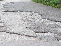 Požega: Kako izgleda "krpljenje" puta u praksi (FOTO) 8