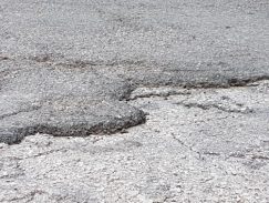 Požega: Kako izgleda "krpljenje" puta u praksi (FOTO) 9