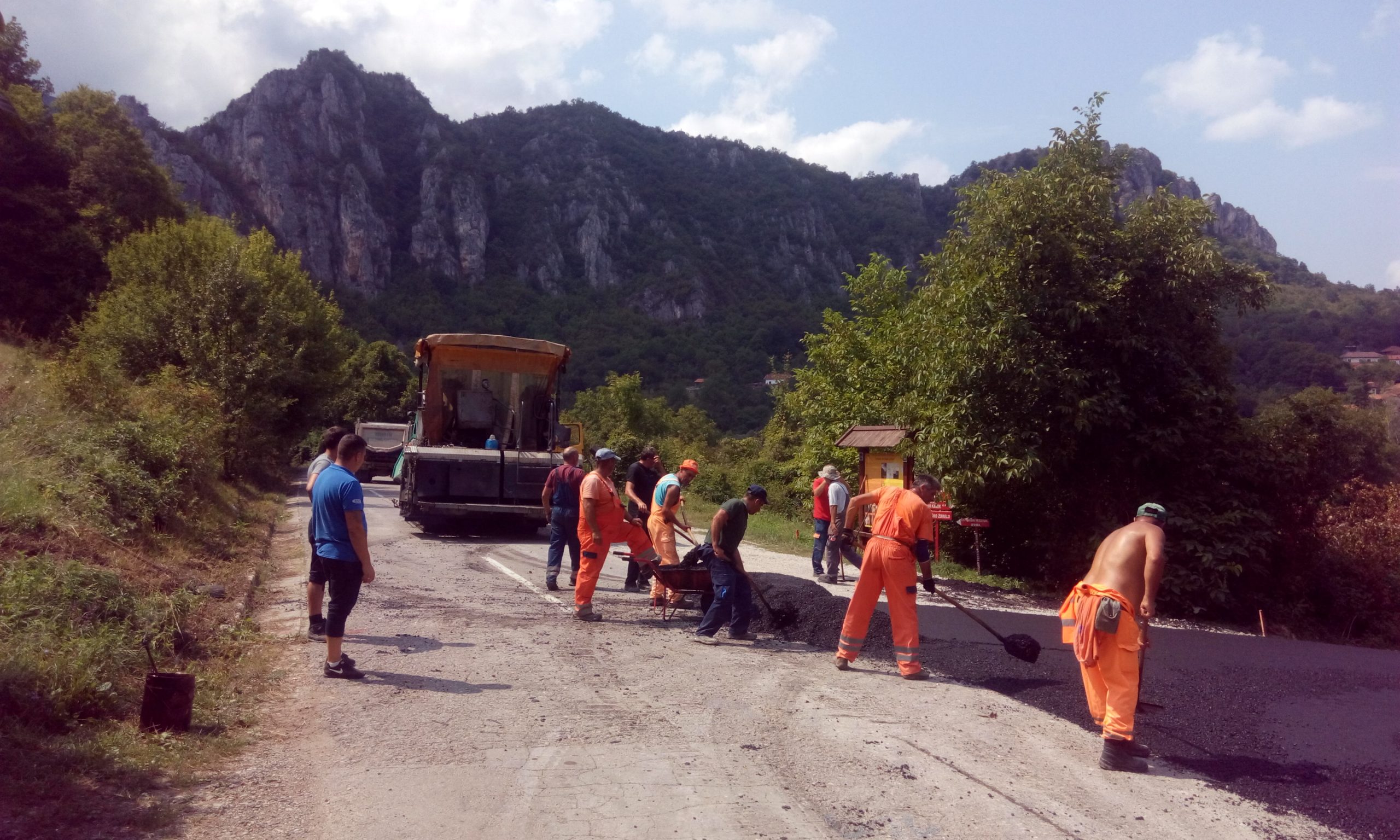 Završeni radovi prve faze izgradnje puta na ulazu u selo Vlasi 1