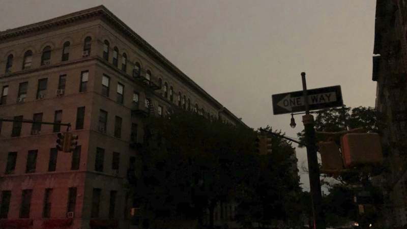 Zbog prekida struje veliki delovi Menhetna ostali u mraku 1