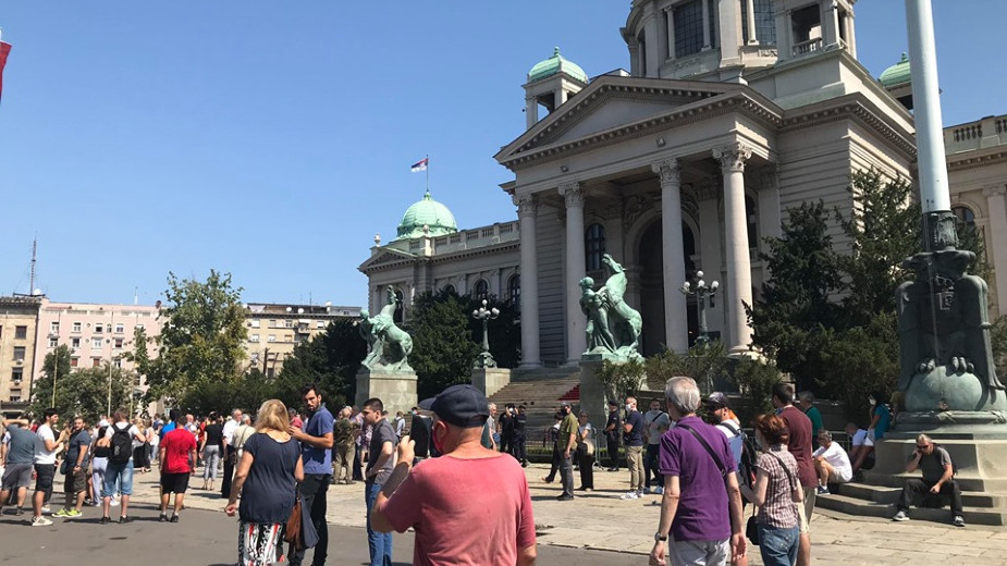 Građani se razišli posle protesta ispred Skupštine Srbije (FOTO) 1
