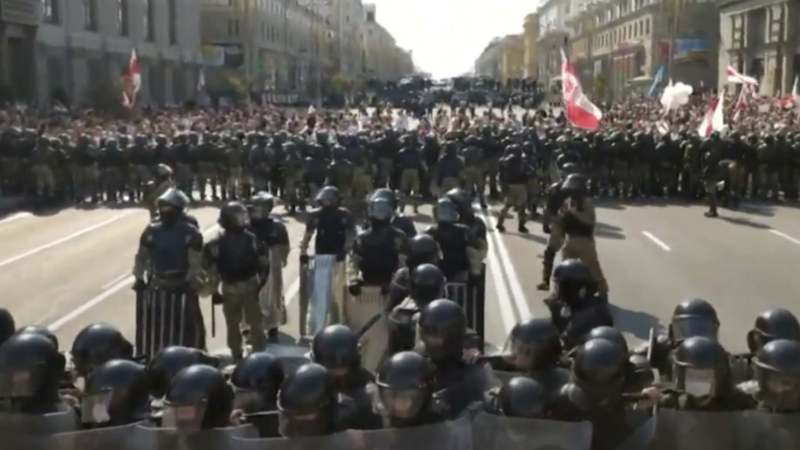 U Belorusiji nekoliko desetina hiljada ljudi na ulici protiv Lukašenka 1