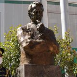 U Prištini otkrivena bista američkog senatora Boba Dola 2