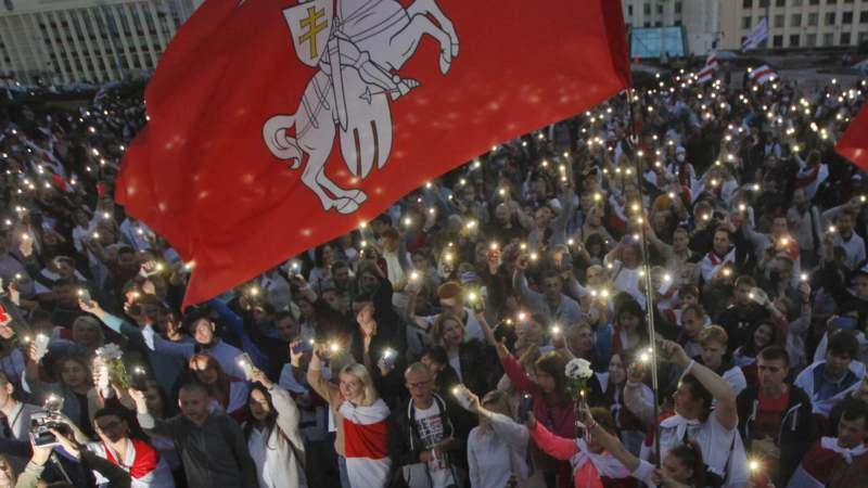 Lukašenko viđen kako u rezidenciju ulazi sa puškom i u panciru 1
