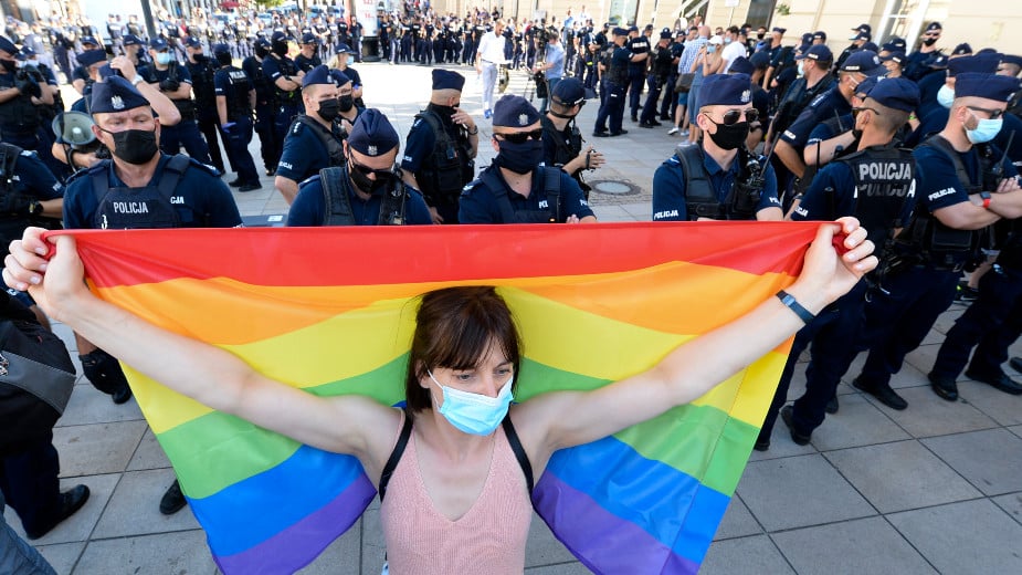 Svetski umetnici optužuju poljsku vladu za homofobiju 1