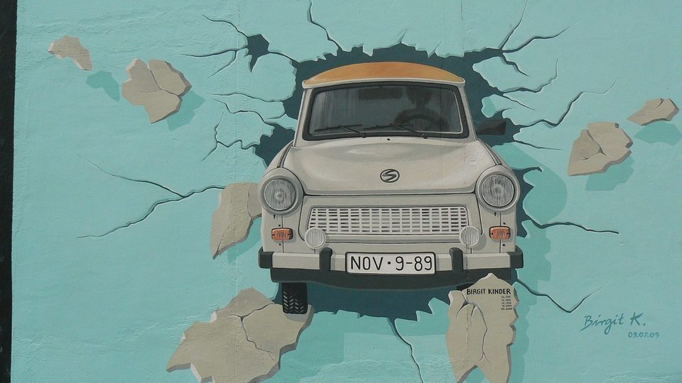 Hladnoratovski simbol podeljenog sveta sa preko 300 osmatračnica: Na današnji dan pao je Berlinski zid 2