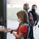 Dilema: Đaci s maskama u razredu ili ne 10