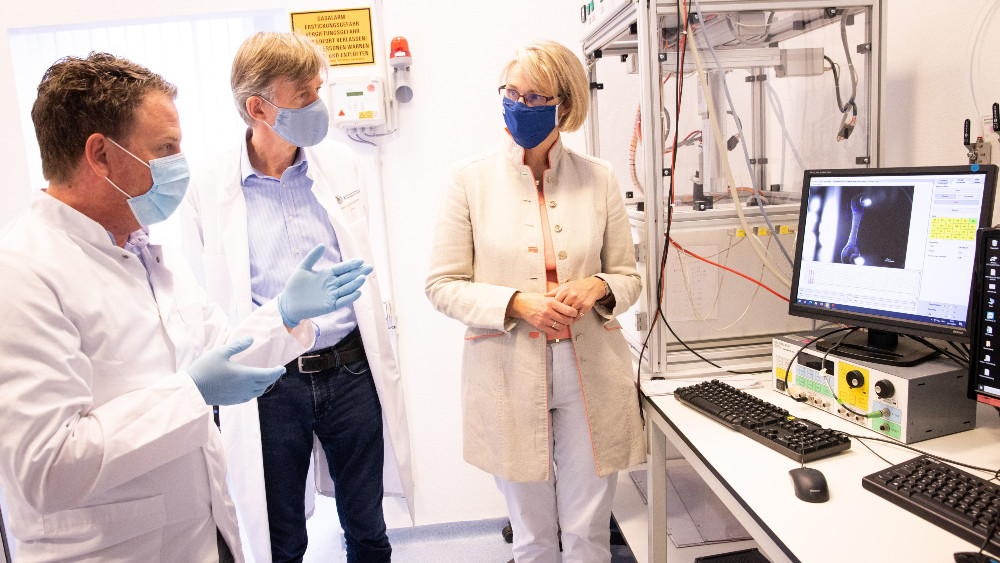 Nemački virusolog dr Hendrik Štrik: Ne podležite masovnoj histeriji 1