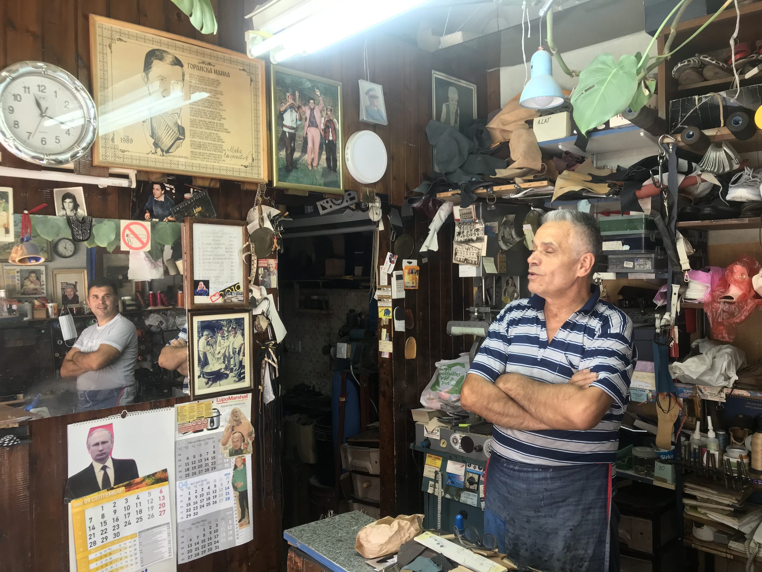 Nema više gospode, svi nose patike i apostolke (VIDEO) 1