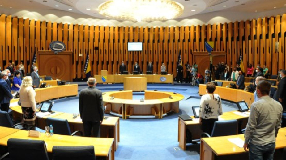 Poslanici iz RS ne idu na sednicu parlamenta BiH na kojoj će se raspravljati o sukobu u Ukrajini 1