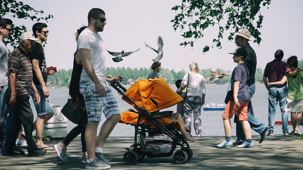 Korona virus: U Srbiji rizik od povratka turista sa letovanja, povećava se broj obolelih u Velikoj Britaniji 1 atmosfera u Beogradu tokom epidemije korona virusa