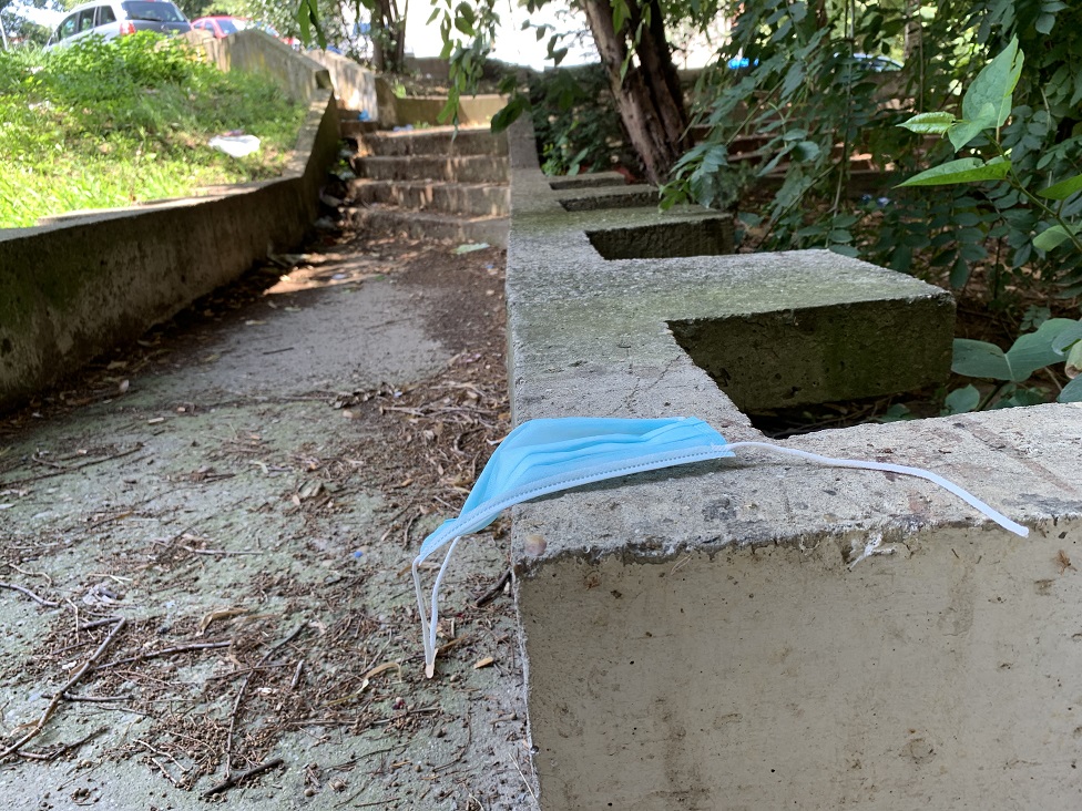 Korona virus: U Srbiji preminula jedna osoba, pogoršava se situacija u Latinskoj Americi 4 odačena maska korona ilustracija