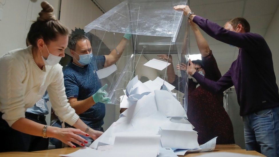 Izbori i Putin: Jedinstvena Rusija tvrdi da je odnela ubedljivu pobedu na lokalnim izborima 1 Vote counting in Tomsk