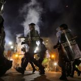 Amerika, rasizam i Briona Tejlor: Ranjena dva policajca na protestima u Lujvilu 7