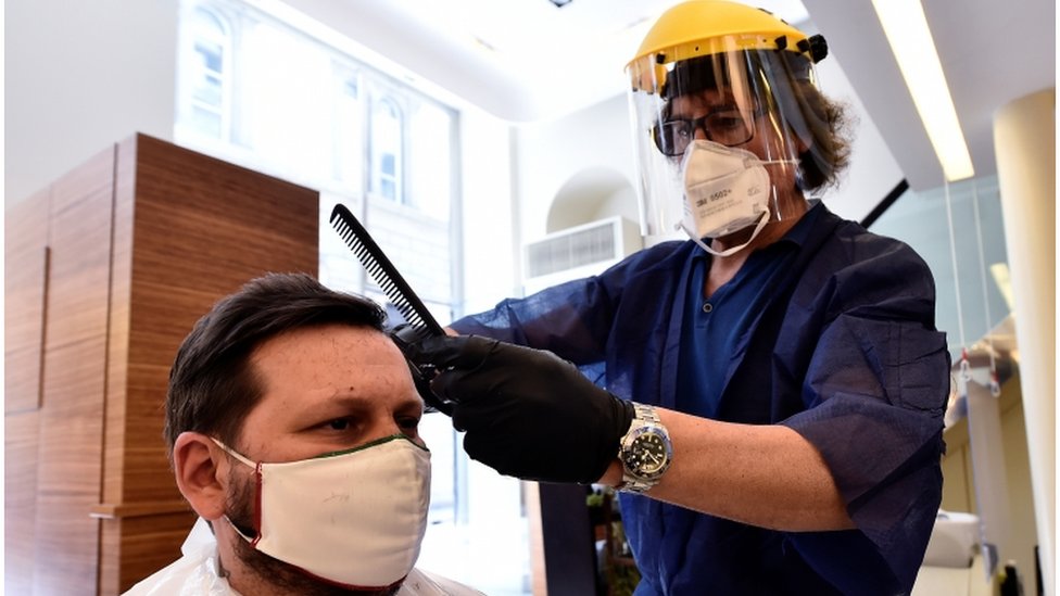 Korona virus:U Srbiji nema novih smrtnih slučajeva, Merkel od Nemaca traži strpljenje 2 Frizerski salon u Milanu