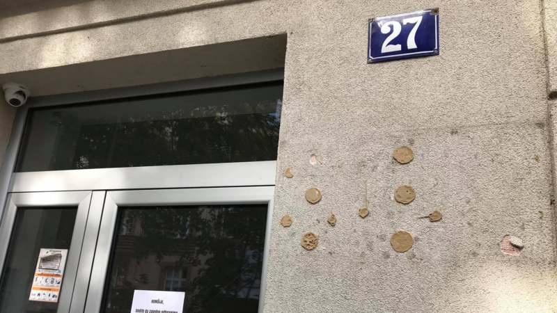 Ukradena spomen-ploča Velimiru Bati Živojinoviću 1