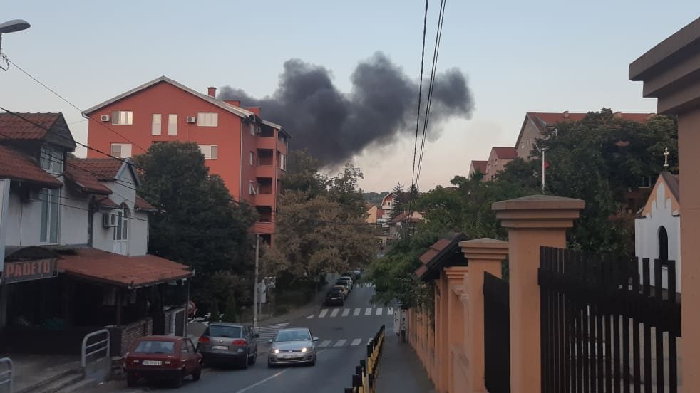 Požar u pogonu za reciklažu na Karaburmi lokalizovan 1