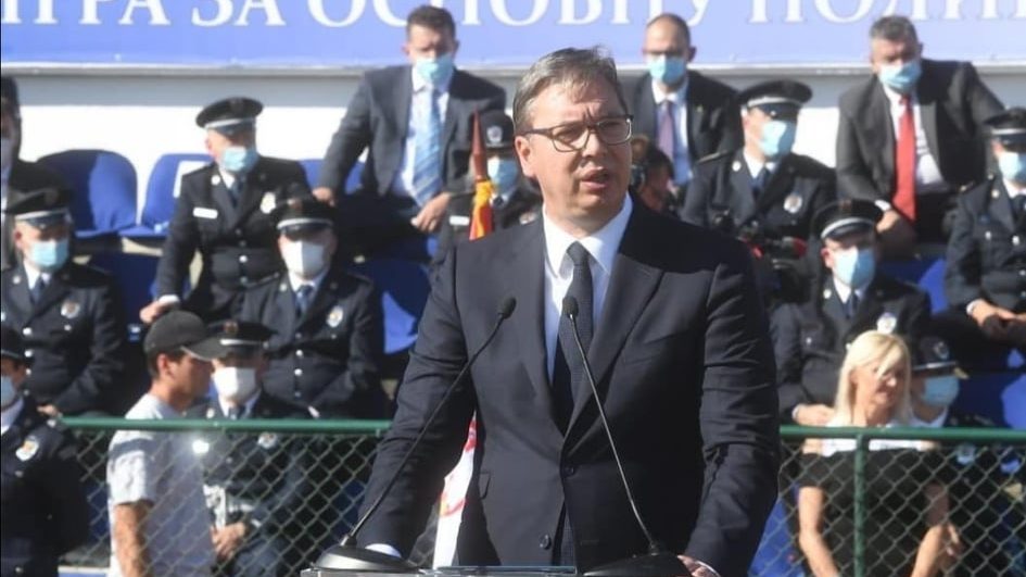 Vučić mladim policajcima: Preuzeli ste breme odgovornosti, bićete svima krivi za sve 1