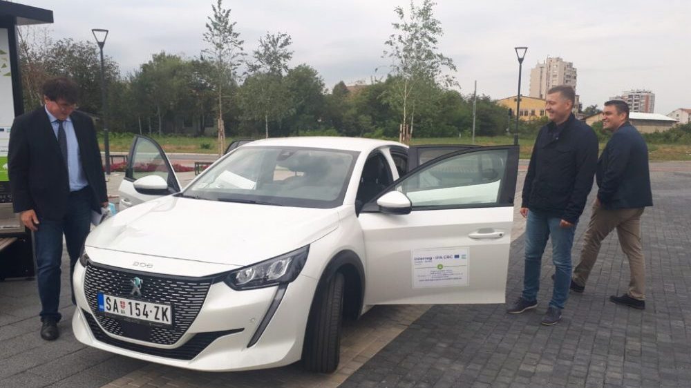 Šabac prvi koristi električni automobile 1