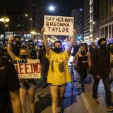 Protesti u SAD zbog odluke suda vezano za slučaj Brijane Tejlor, ranjena dva policajca 14