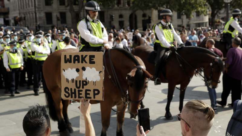 U Londonu protest protiv restrikcija za suzbijanje korona virusa 1