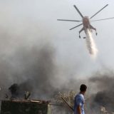 Vatrogasci se bore protiv šumskog požara blizu Atine 9