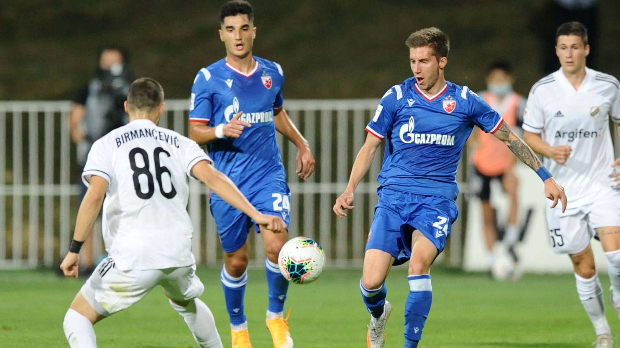 Fudbaleri Zvezde pobedili Čukarički, teška povreda Docića 1