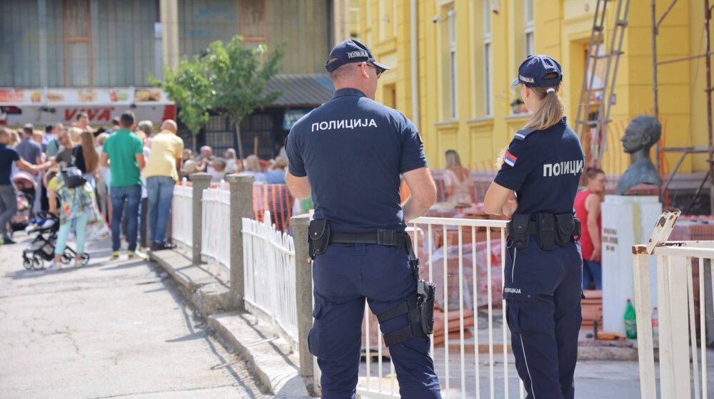 Policija za Danas povodom napada u Sremskoj Mitrovici: Dečak udario dečaka sto metara od školskog dvorišta, napadač procesuiran 1