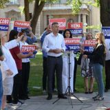 Obradović: Vučić neovlašćeno pregovara o Kosovu i Metohiji 5