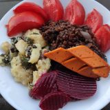 Vege recept: Zapečeno crno sočivo sa dimljenim tofuom i sojinim kobasicama 5