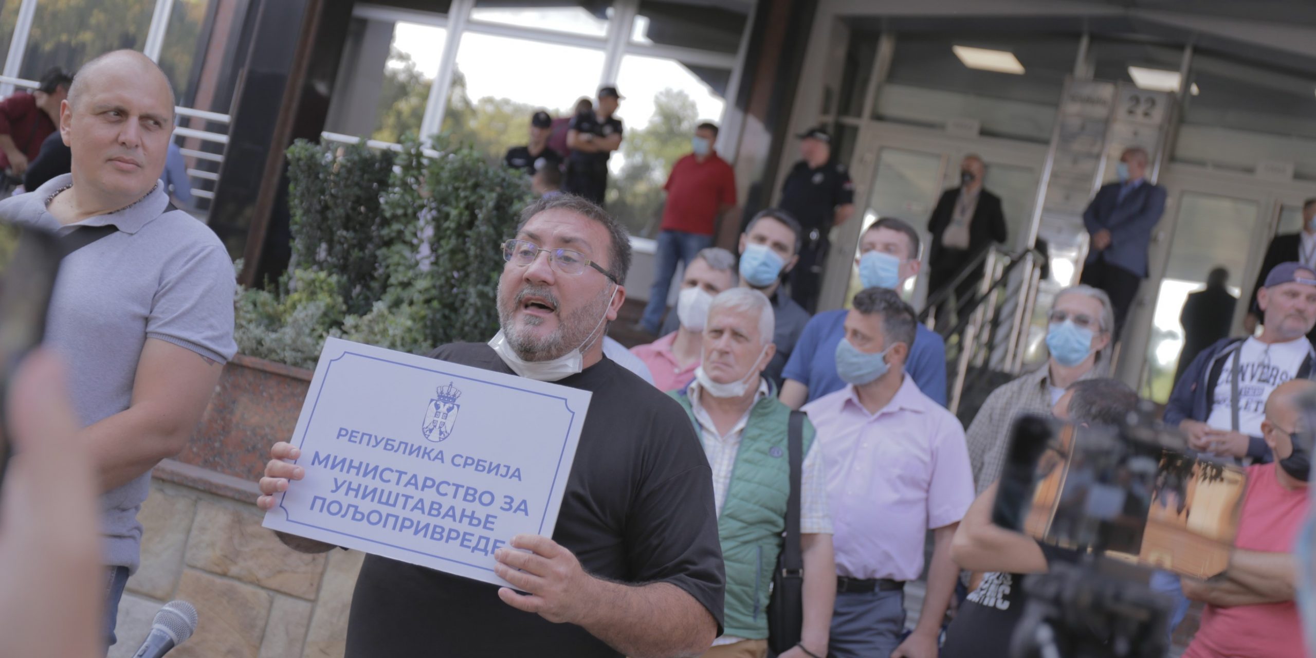 Bulatović: Ministru Nedimoviću crn tepih jer je uništio poljoprivredu (FOTO/VIDEO) 1