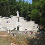 Položeni venci kod spomen kosturnice na Vidu i u Plavu grobnicu 13