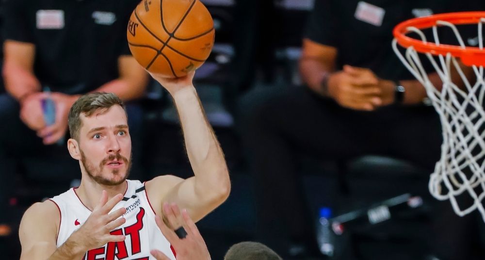 Hjuston eliminisao Oklahomu, Majami poveo 2:0 u serijalu sa Milvokijem 1