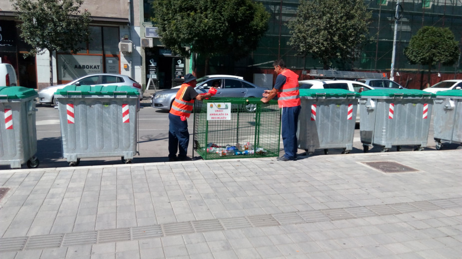 Obnavljaju žičane kontejnere za plastičnu ambalažu u Pirotu 1