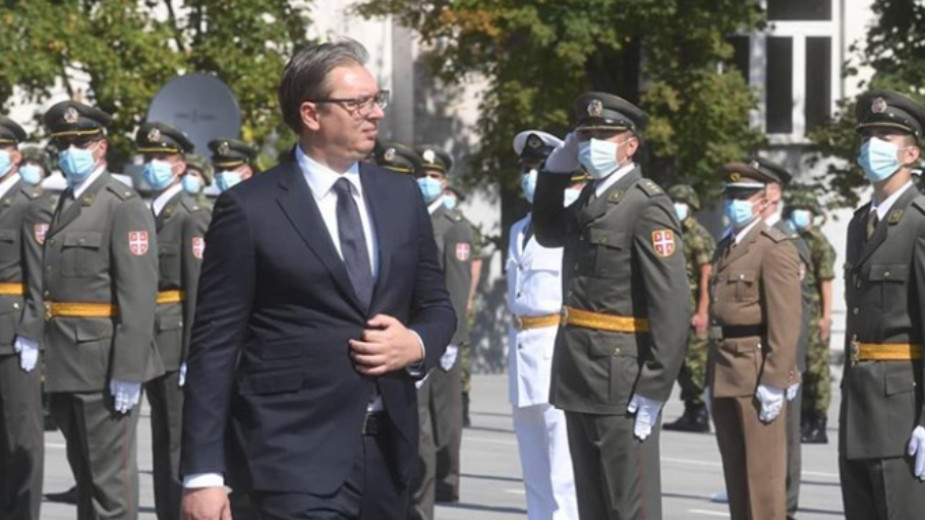 Promovisani najmlađi oficiri, Vučić poručio da su država i građani ponosni na vojsku (FOTO) 1