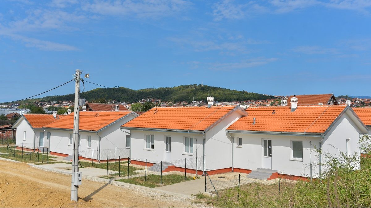 Uz podršku EU, 12 romskih porodica u Prokuplju dobilo nove stanove 1