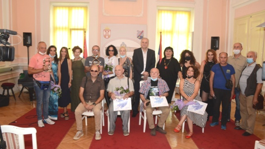 Otvoreno 2. Međunarodno bijenale "Golub i cveće Milana Besarabića" u Velikom Gradištu 1