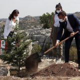 Makron posadio stablo kedra povodom stogodišnjice Libana 1