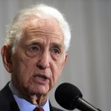 Uzbunjivač Danijel Elzberg, koji je objavio Papire Pentagona, svedočio u korist Asanža 6