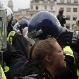 Londonska policija rastura demonstracije protiv vanrednih mera zbog korona virusa 10
