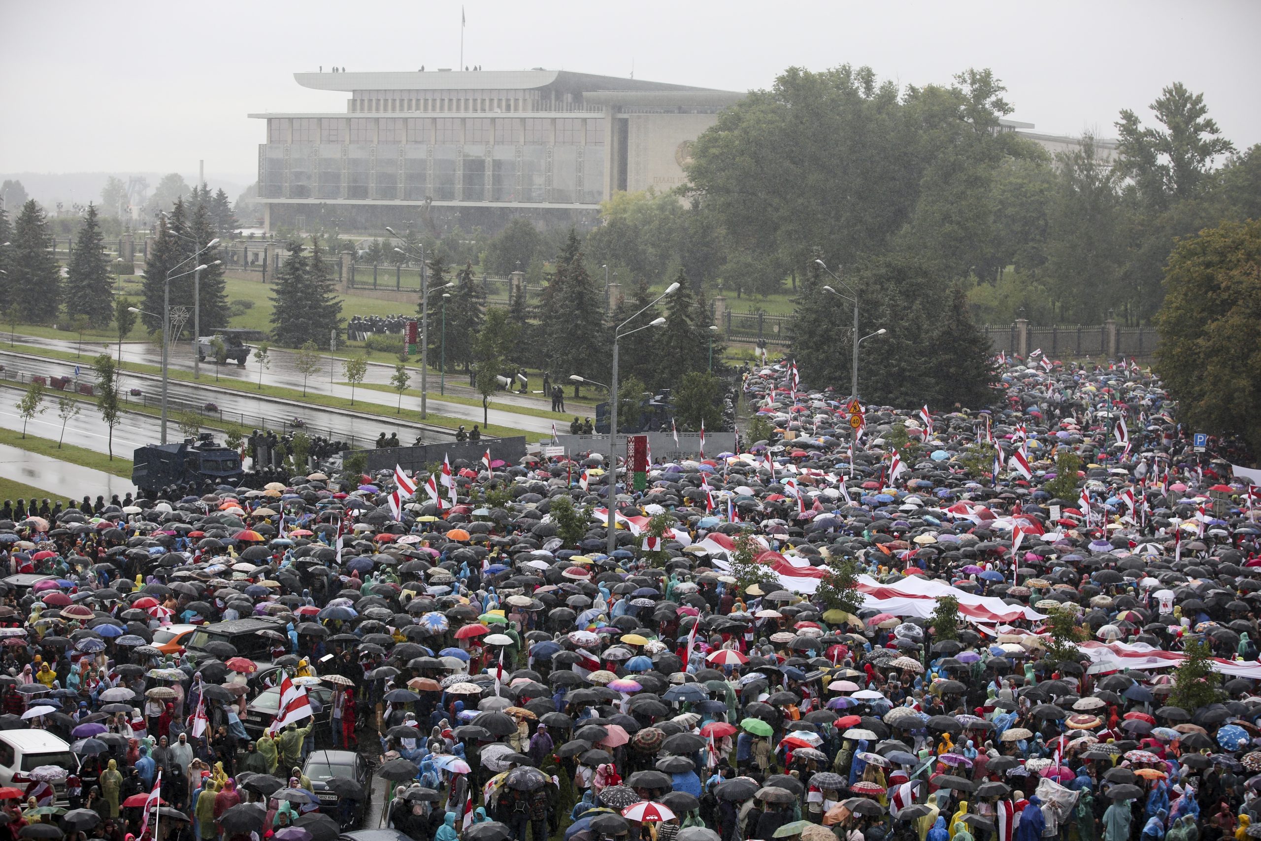Desetine hiljada Belorusa došle do Lukašenkove rezidencije, traže ostavku 1