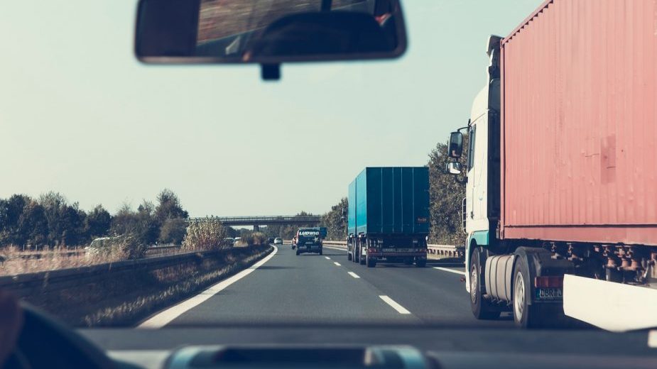 AMSS: Mestimično mokri kolovozi i gužve na prilazima većih gradova 1