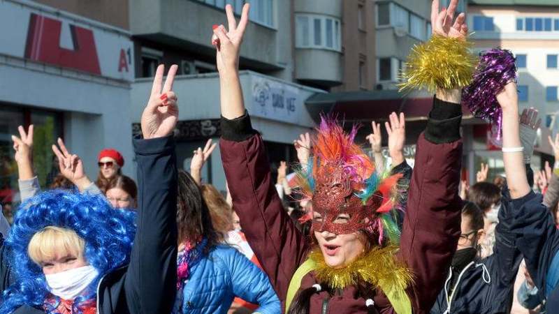 Više od 300 osoba uhapšeno na maršu žena u Minsku 1